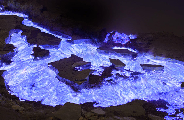 Click to enlarge image 01volcankawah.jpg