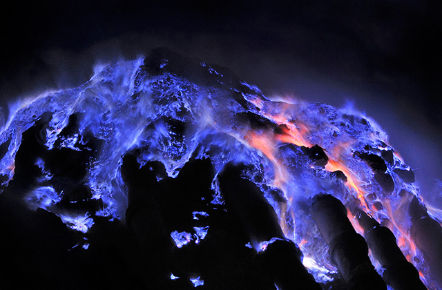 Click to enlarge image 01volcankawah.jpg