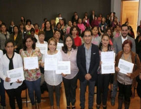 Entrega de apoyos econ&oacute;mico