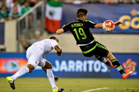 M&eacute;xico vence a Costa Rica y avanza a semifinal con penal dudoso