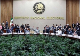 INE llama a empresarios a no enturbiar proceso electoral