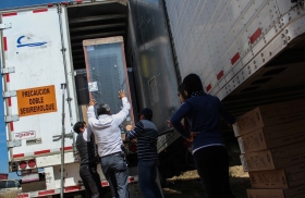 La carga de 18 toneladas de azúcar aproximadamente, 50 refrigeradores y otros productos, también fue recuperada.