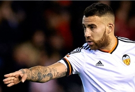 Otamendi hab&iacute;a llegado a Valencia procedente del Porto.
