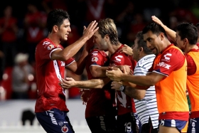 Los Tiburones Rojos con 16 puntos en el tercer lugar de la clasificaci&oacute;n.