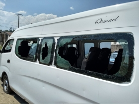 El comando se llevó la camioneta del transporte público, propiedad de la síndica municipal