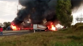 Los sujetos quemaron llantas para armar las barricadas