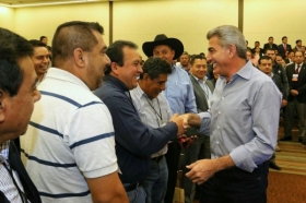 Participan secretarios del gabinete estatal, delegados federales, empresarios, ciudadanos, alcaldes  y representantes municipales 