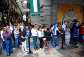 Largas filas para ver exposici&oacute;n 