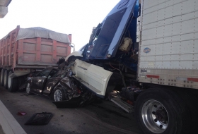 Aplastado entre dos tr&aacute;ilers