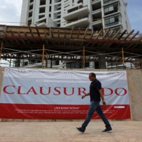 Clausuran obra inmobiliaria