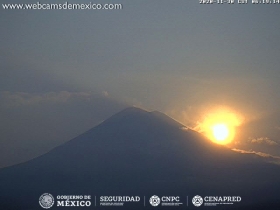 Se exhorta a NO acercarse al volcán.