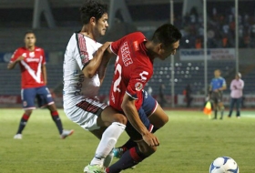 En el partido de ida, los Tiburones tambi&eacute;n se impusieron sobre los universitarios.