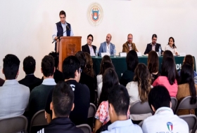 Debaten sobre temas de inter&eacute;s 