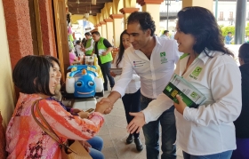 Saludó a cientos de zacapoaxtlas 