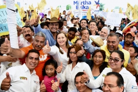 Cientos de personas la cobijaron en Acajete 