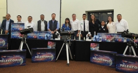 Hizo entrega de microscopios y telescopios a Telesecundarias, Telebachilleratos y Bachilleratos Digitales