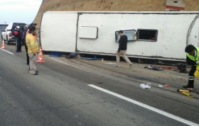 La volcadura se debi&oacute; al exceso de velocidad 