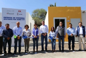  Rosario Robles y Tony Gali entregaron las primeras viviendas a los habitantes de San Juan Pilcaya, así como nombramientos a Mujeres Vigilantes y Contraloras Sociales