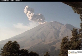 La primera generó una columna eruptiva de mil 600 metros sobre el cráter